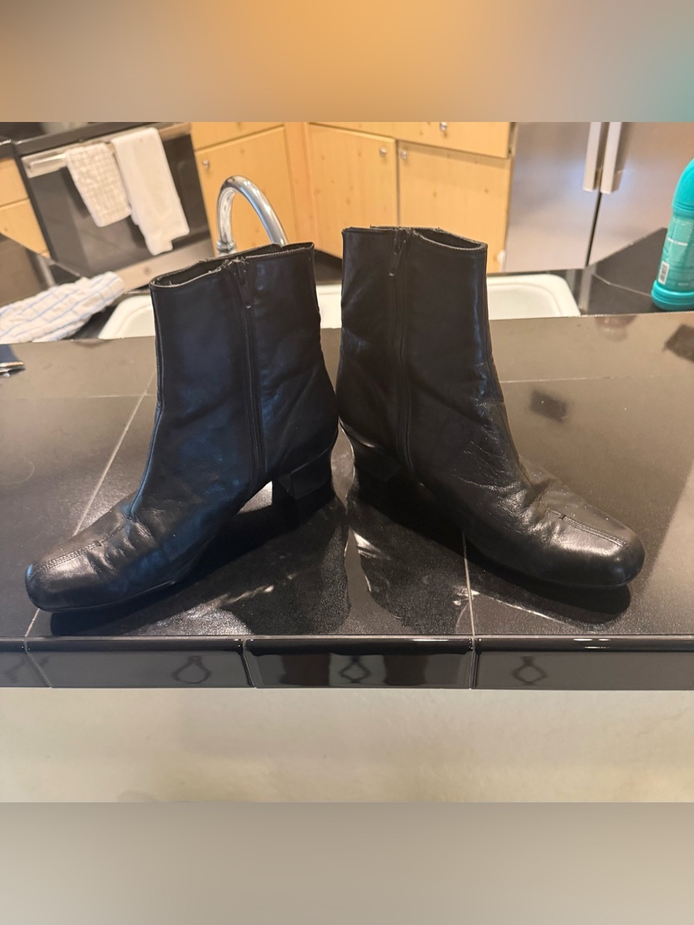 Munro Black Leather Ankle Booties 8M